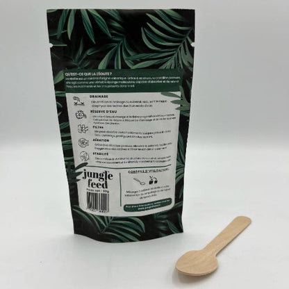 Granulés de zéolite de la marque Jungle Feed, un amendement de sol naturel qui aide à fertiliser les plantes et à retenir l'eau. Le packaging est ouvert, montrant le produit à l'intérieur.